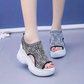 👡 Női ferde sarkú szandál – nyitott orrú | Elegáns, magasságnövelő, puha talpbetét – ideális városi sétákhoz és nyaraláshoz 🏖️