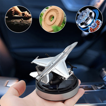 🛩️ Vége a fülledt utastérnek és az unalmas autókiegészítőknek! ✨ Repülőgép formájú, napenergiás, forgó autóillatosító – 🌬️ 360° friss illatfelhő és szórakoztató utastéri dizájn 🚗💨